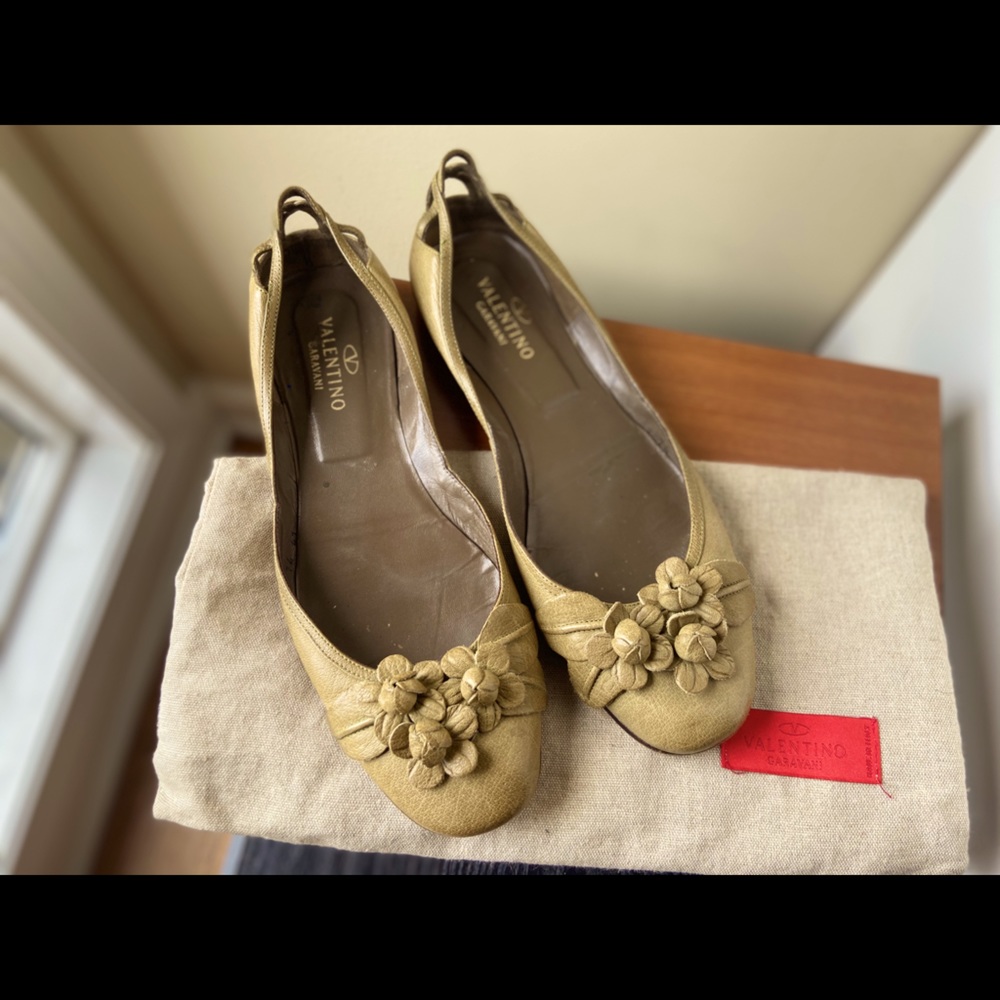 Valentino Garavani Leather Flower Ballet Flat